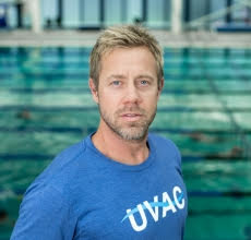 A person in a blue shirtAI-generated content may be incorrect.